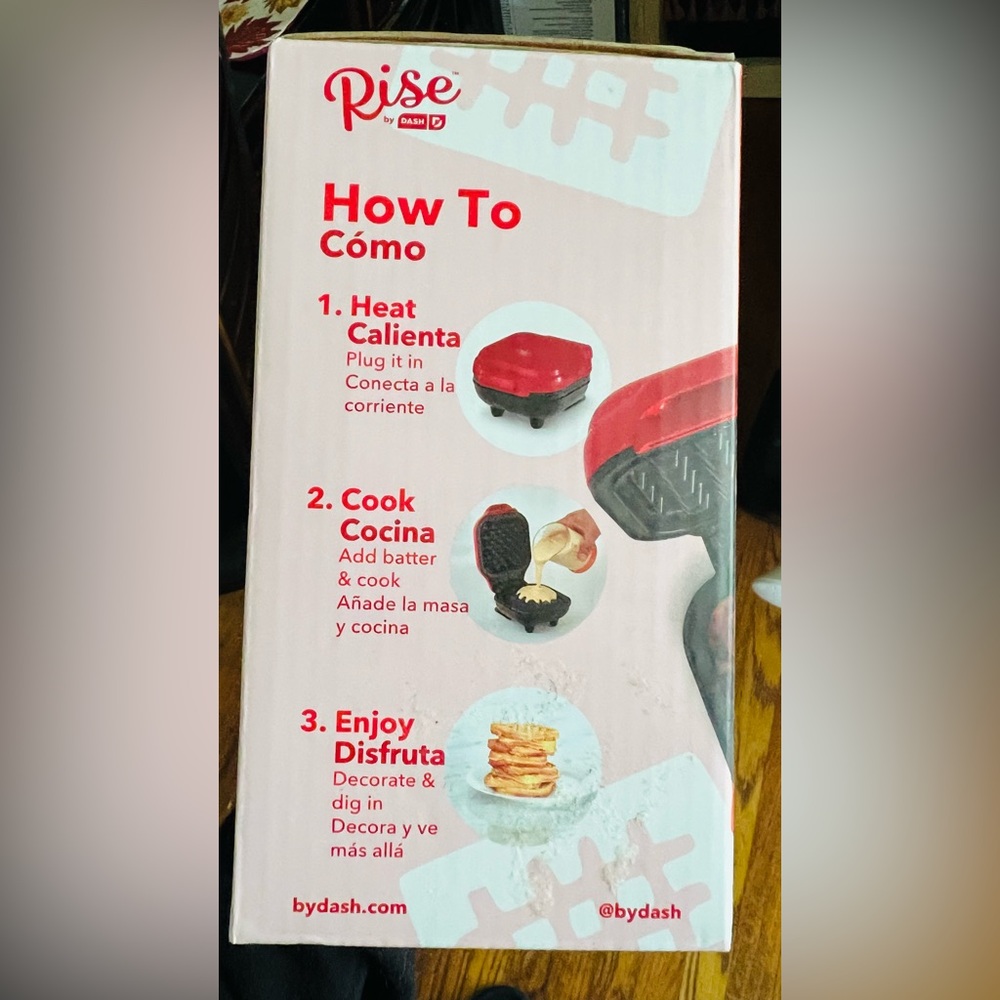 Red Mini Waffle Maker NIB - Picture 5 of 6
